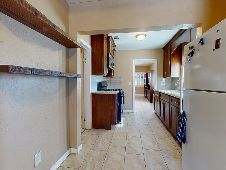 4146 E McKenzie Ave — Photo 3