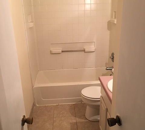 3rd image of 303 Hanks St