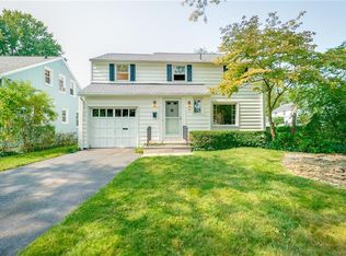 95 Meadow Dr, Rochester, NY 14618