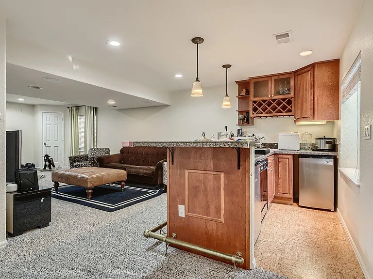 9805 Cypress Point Cir — Photo 9
