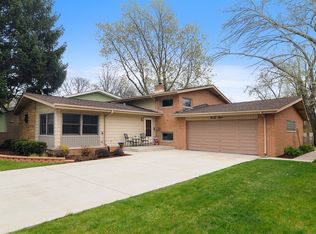 3 W Sunset Rd, Mount Prospect, IL 60056