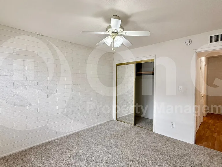 1828 W Tuckey Ln #11 — Photo 9