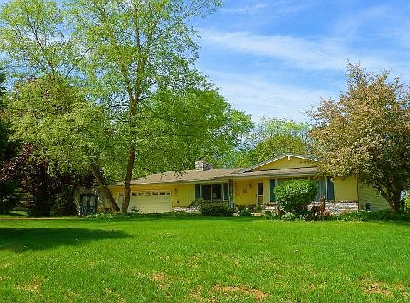 3rd image of W274N475 Hilltop Dr