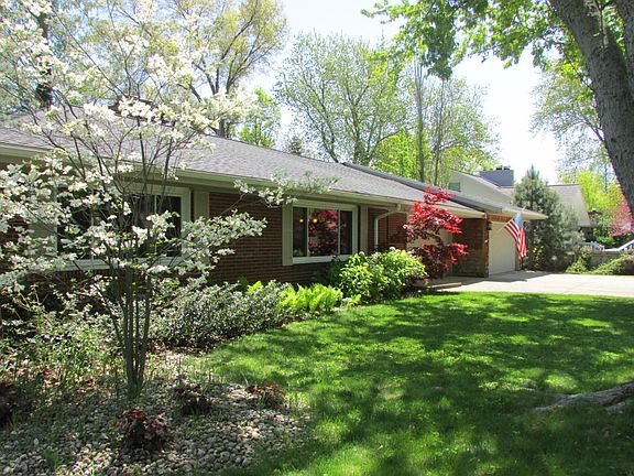 2nd image of 2903 Thayer Dr