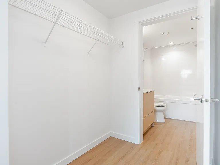 3655 Victoria Dr — Photo 39