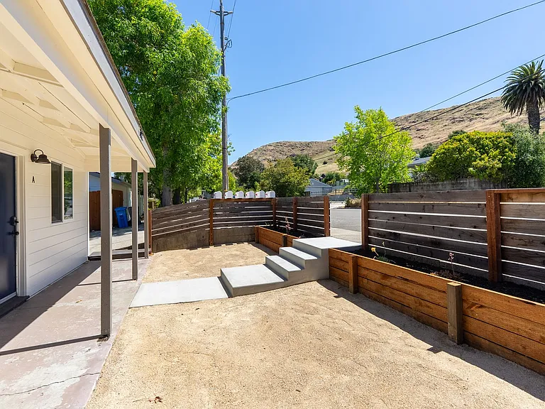 3122 Rockview Place — Photo 36