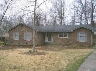 812 Edinburgh Dr, Jamestown, NC 27282