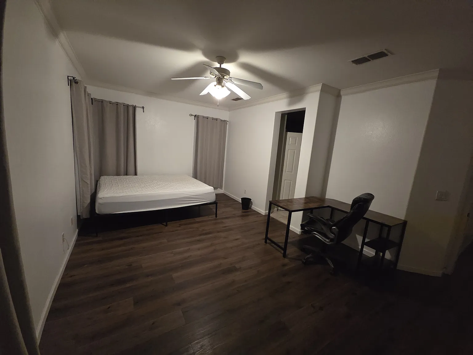 6 bed, 3300 sqft, $900 — Photo 1