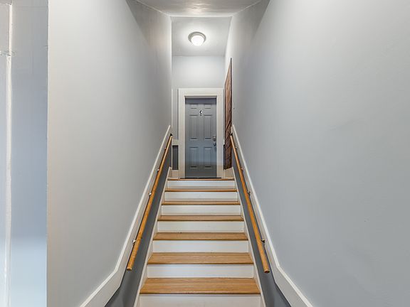 4th image of 19 Hyde Park Blvd APT C