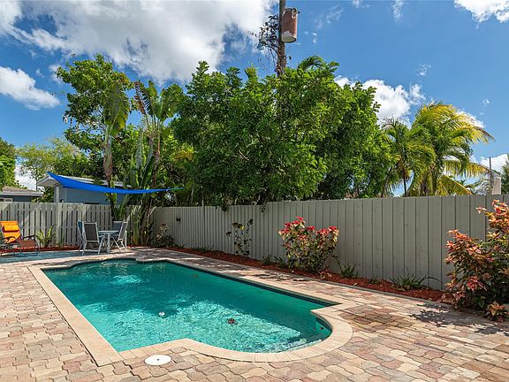 3rd image of 3420 SW 20th Street