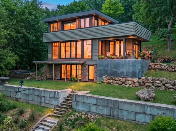 1020 Lake St N, Prescott, WI 54021