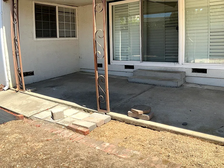 Begonia St — Photo 11