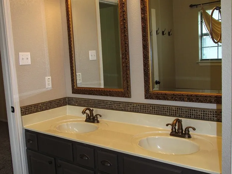 602 Northcliffe Dr — Photo 12