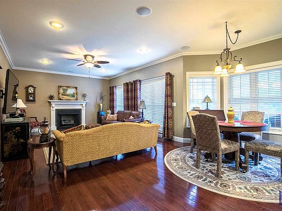 5th image of 255 Shelly Ln