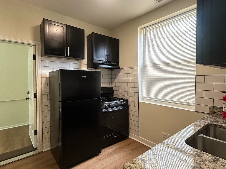 1006 W 77th St #2 — Photo 11