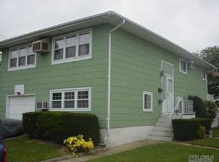 23 Redfield Rd, Island Park, NY 11558