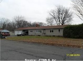 4 Ellis St, Windsor Locks, CT 06096