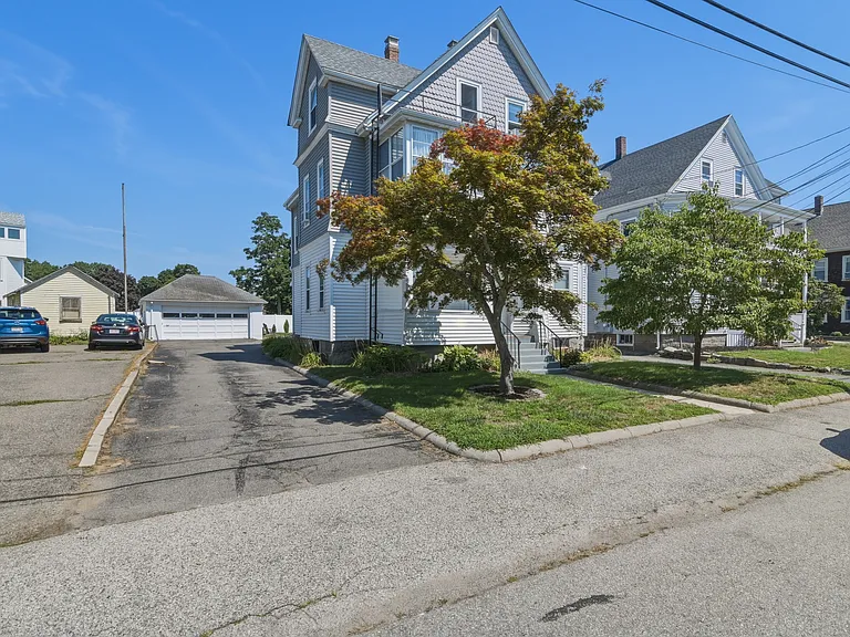 113 Nightingale Ave #1 — Photo 16