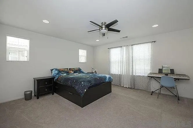 512 Moonlight Dr — Photo 3