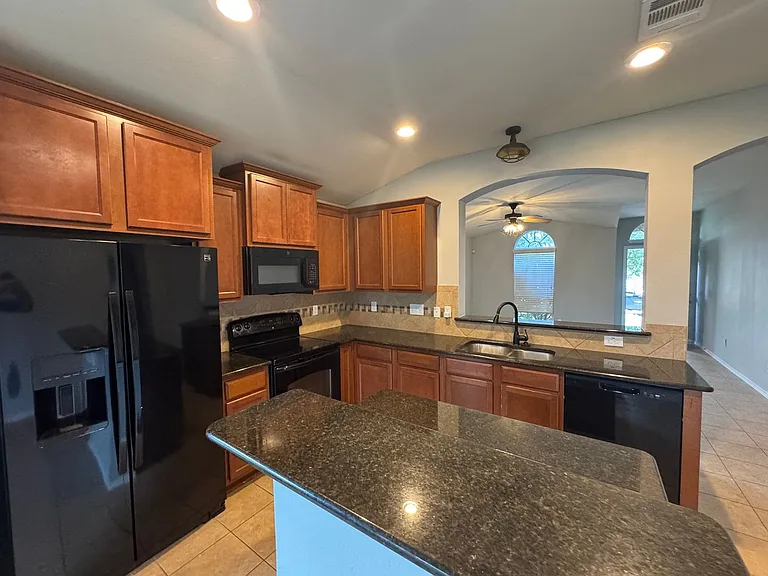 6725 Cold Water Dr — Photo 5