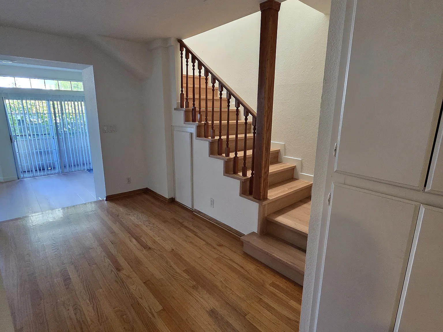 2 bed, 2.5 bath, 1300 sqft, $3,400 — Photo 4