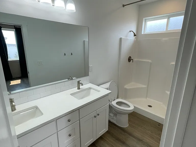 1325 W Bonneville St — Photo 7