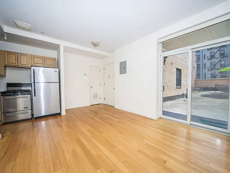 208 S 3rd St #2A — Photo 2