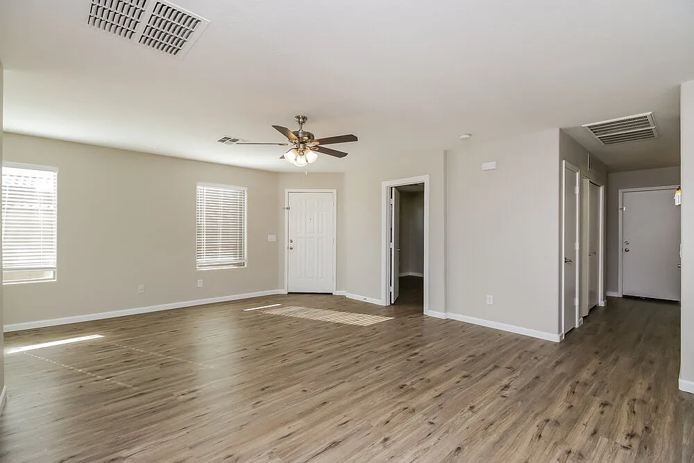 4 bed, 2.0 bath, 1471 sqft, $1,810 — Photo 4