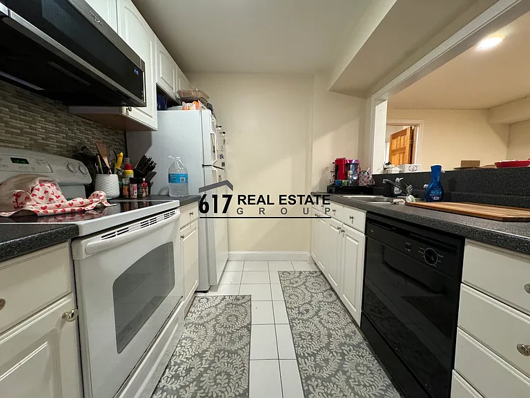 94 Pleasant St #1 — Photo 2
