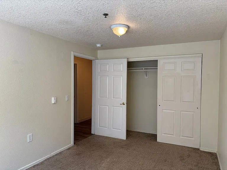 10211 N Lombard St — Photo 16