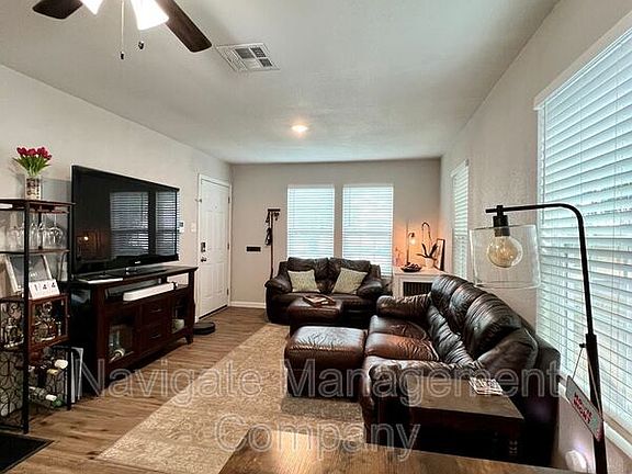 3rd image of 4534 Jamaica St
