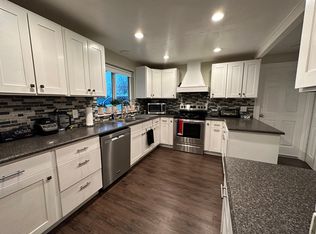 2219 29th St, Anacortes, WA 98221
