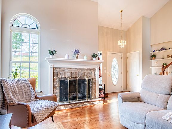 4th image of 2925 Gold Point Cir S