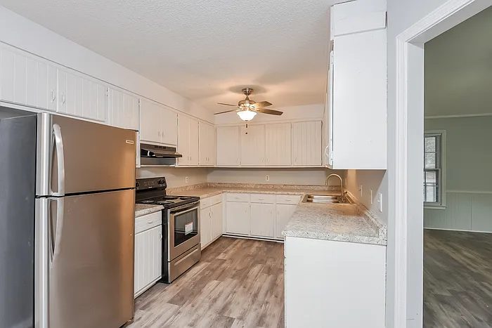 3 bed, 2.0 bath, 1391 sqft, $1,725 — Photo 3