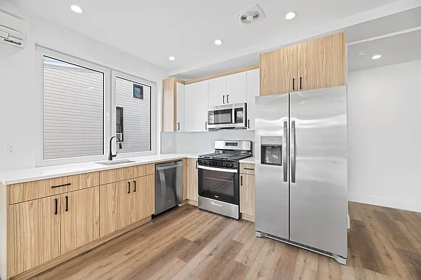 Rented by REAL New York | media 3