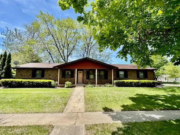 801 Country Ln, Bloomington, IL 61704