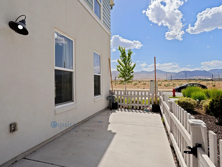 10539 S Liv Way — Photo 23