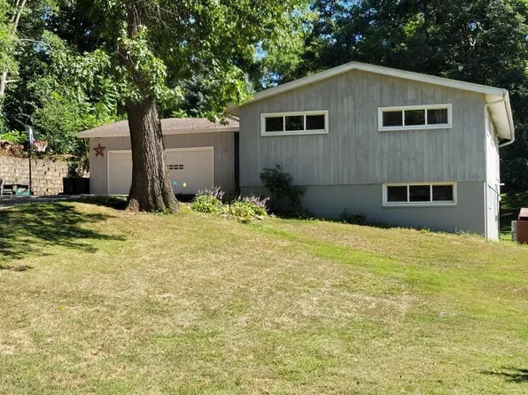 155 Hillside Dr, Geneseo, IL 61254