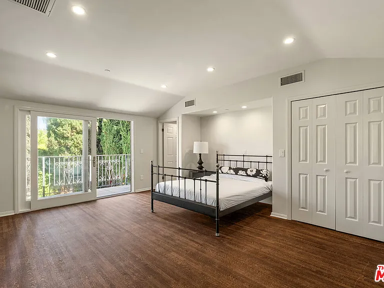 512 N Palm Dr — Photo 22