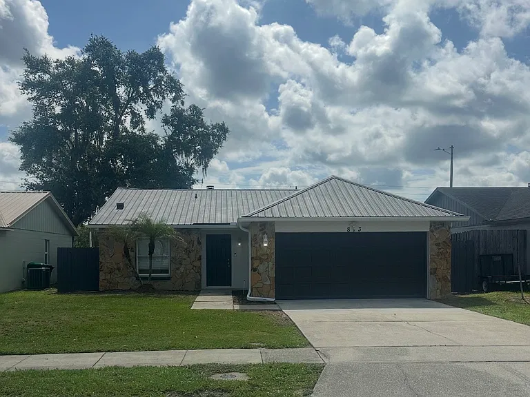 813 Oak Manor Cir — Photo 1