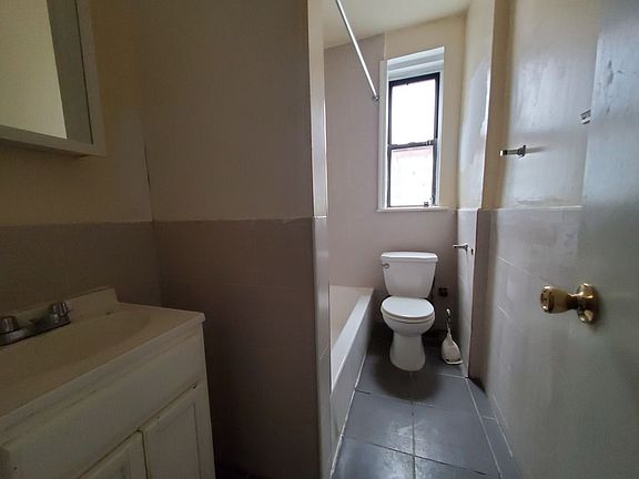 4th image of 590 W 204th St #34L