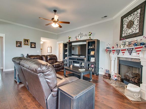 5th image of 1724 Spring Haven Dr