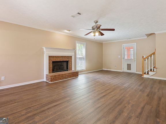 4th image of 305 Brook Hollow Dr