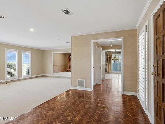 3rd image of 18 Moss Forest Cir