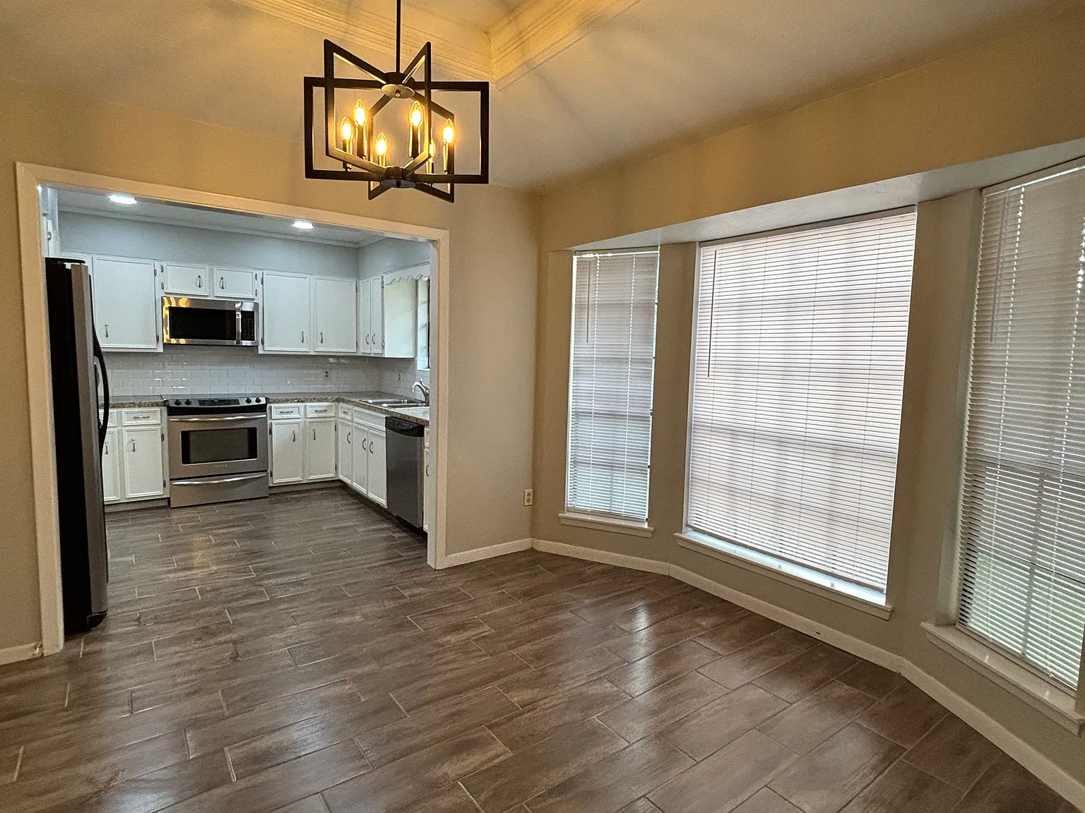 3 bed, 1804 sqft, $1,995 — Photo 3