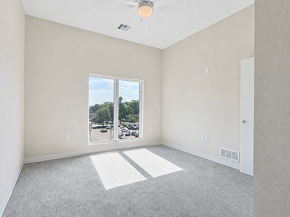3rd image of 727 Poyntz Ave APT 203