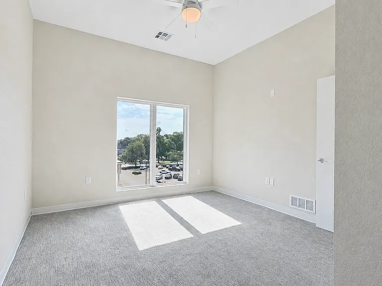 727 Poyntz Ave #414 — Photo 3