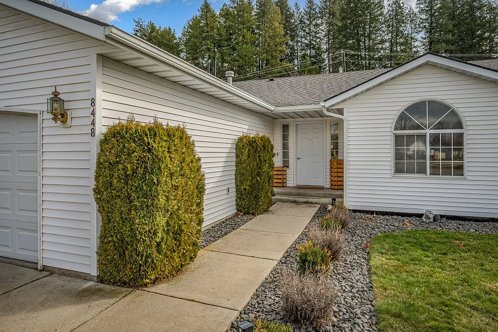 Building Photo - 8448 N Parkside Dr