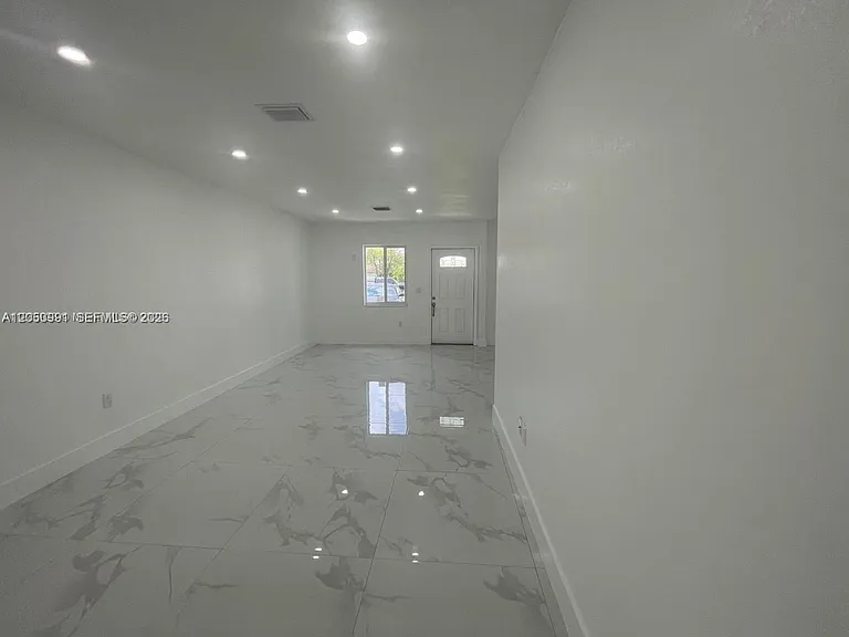 7400 SW 39th St #1 — Photo 5