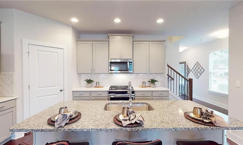 2nd image of 1371 Heights Park Dr #8